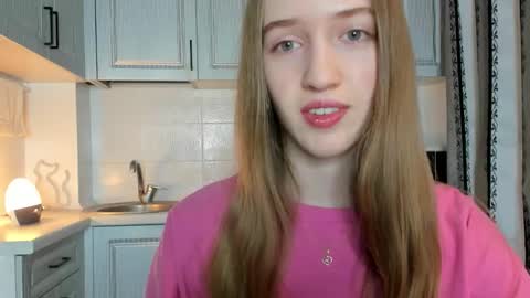  LESLIE   online show from October 25, 2:35 pm