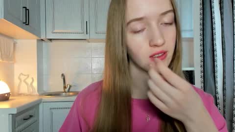  LESLIE   online show from November 7, 10:15 am