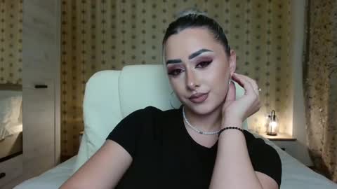 Snapshot of leslie_secret chatting on December 4, 12:30 am leslie_secret online show from December 4, 12:30 am