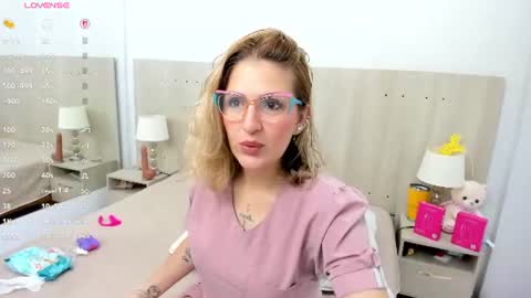 Lesly Santodomingo online show from July 26, 11:39 am