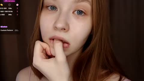 Snapshot of leslyshie chatting on June 14, 6:32 pm Alice online show from June 14, 6:32 pm