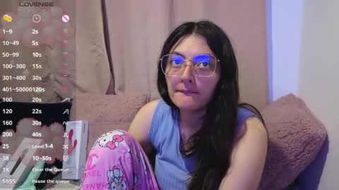 lessliee online show from May 4, 6:53 am