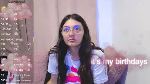 lessliee online show from May 11, 6:08 am