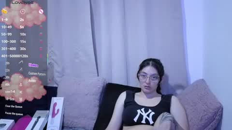 lessliee online show from July 1, 2:57 am