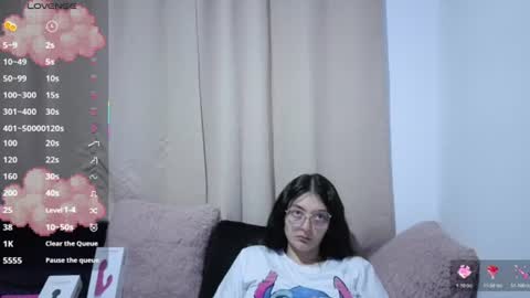 lessliee online show from July 4, 7:25 am