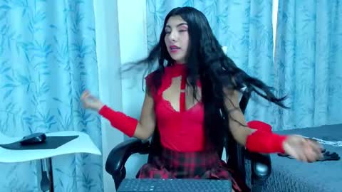 Snapshot of lessly_kittyn chatting on October 11, 6:50 pm lessly online show from October 11, 6:50 pm