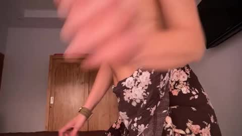 Snapshot of lessya_magic chatting on February 17, 10:18 am lessya_magic online show from February 17, 10:18 am