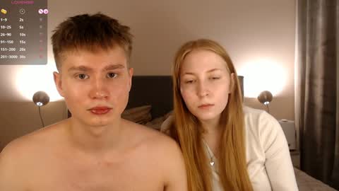 Snapshot of lessyxjhony chatting on December 17, 10:22 pm Alisa Jhony online show from December 17, 10:22 pm