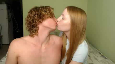 Snapshot of lessyxjhony chatting on November 16, 3:39 pm Alisa Jhony online show from November 16, 3:39 pm