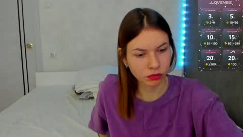 Snapshot of let_me_seee chatting on December 4, 12:36 pm Fiona online show from December 4, 12:36 pm