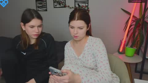 Snapshot of let_me_seee chatting on January 22, 12:27 pm Fiona online show from January 22, 12:27 pm