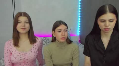 Snapshot of let_me_seee chatting on February 17, 11:09 pm Fiona online show from February 17, 11:09 pm