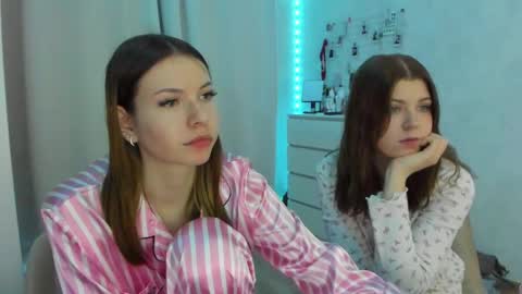 Snapshot of let_me_seee chatting on February 20, 10:59 pm Fiona online show from February 20, 10:59 pm