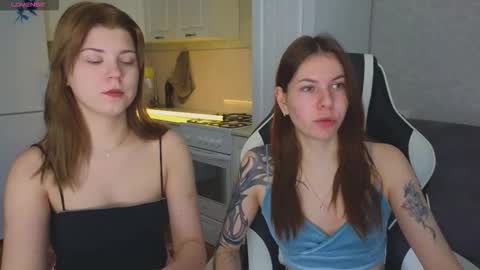 Snapshot of let_me_seee chatting on November 18, 9:36 am Fiona online show from November 18, 9:36 am