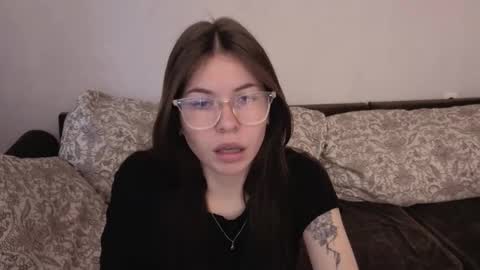 Snapshot of let_me_seee chatting on December 1, 11:04 am Fiona online show from December 1, 11:04 am