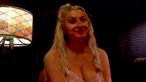 Snapshot of leticiareys chatting on February 12, 9:15 am leticiareys online show from February 12, 9:15 am