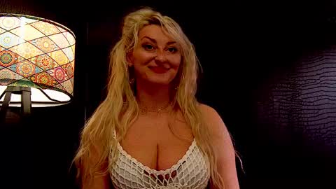 Snapshot of leticiareys chatting on February 27, 1:00 pm leticiareys online show from February 27, 1:00 pm