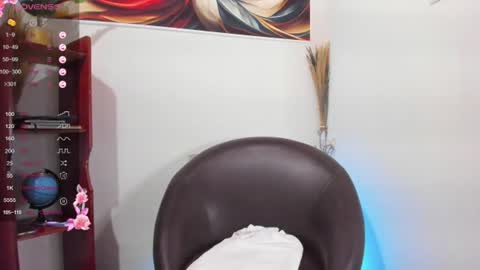 Snapshot of letiziia_sky chatting on July 25, 8:50 pm letiziia online show from July 25, 8:50 pm