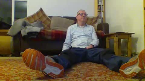 Snapshot of letmestrip chatting on January 9, 12:14 am paul online show from January 9, 12:14 am