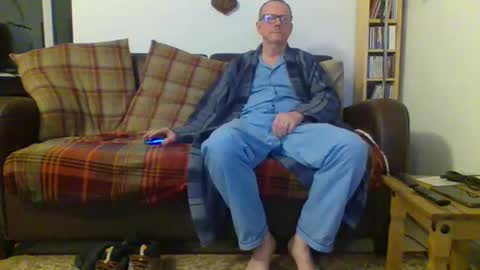 Snapshot of letmestrip chatting on January 22, 11:43 pm paul online show from January 22, 11:43 pm