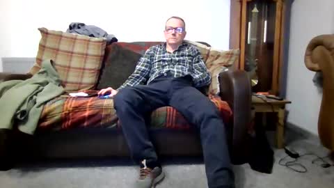 Snapshot of letmestrip chatting on February 24, 12:08 am paul online show from February 24, 12:08 am