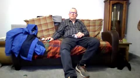 Snapshot of letmestrip chatting on March 8, 8:34 pm paul online show from March 8, 8:34 pm