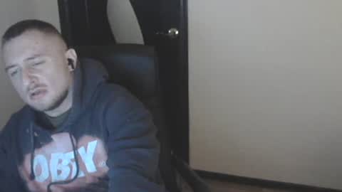 Snapshot of lev1ngston chatting on December 9, 5:52 pm lev1ngston online show from December 9, 5:52 pm