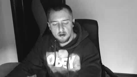 Snapshot of lev1ngston chatting on October 27, 10:47 pm lev1ngston online show from October 27, 10:47 pm