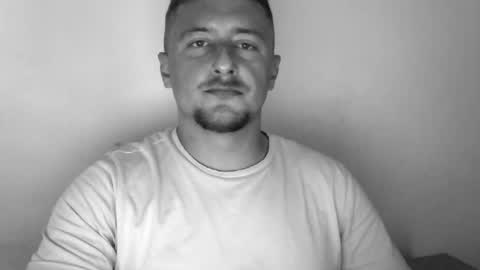 Snapshot of lev1ngston chatting on August 6, 3:25 pm lev1ngston online show from August 6, 3:25 pm