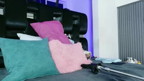 levana1 online show from March 18, 1:31 am