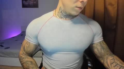 Snapshot of lewis_muscleee chatting on December 3, 6:50 pm blablablack online show from December 3, 6:50 pm