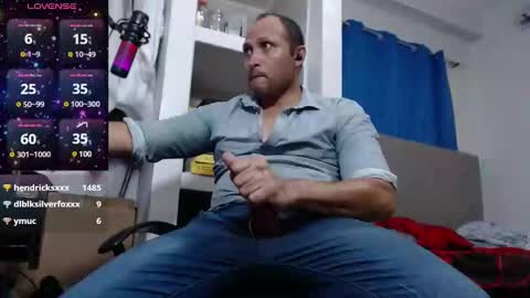 Snapshot of lewislamxxx chatting on December 27, 10:05 pm Lewis online show from December 27, 10:05 pm