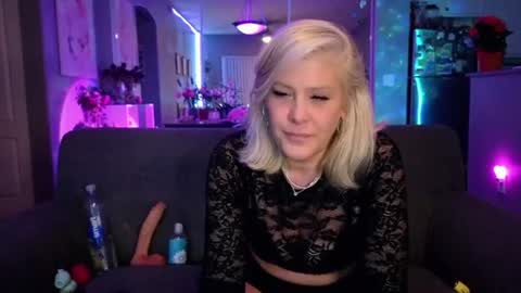 Lexi online show from June 17, 7:33 am