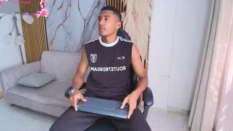 Snapshot of lexianddeker chatting on December 1, 5:29 pm Lexi Derek online show from December 1, 5:29 pm