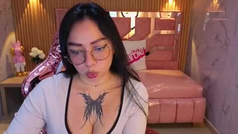 Snapshot of lexie_s chatting on November 21, 8:18 pm Lexie online show from November 21, 8:18 pm