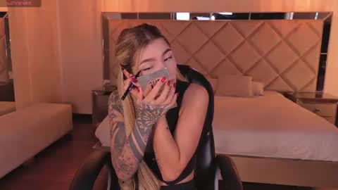 Snapshot of lexiewayne chatting on June 20, 11:57 am Lexie online show from June 20, 11:57 am