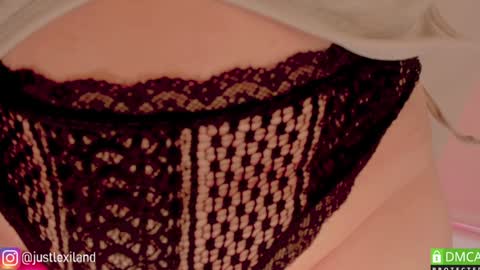 Lexi FOLLOW ME  online show from December 3, 6:49 pm