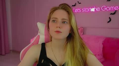 Lexi online show from October 18, 6:30 pm