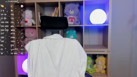 lexirouge           online show from May 5, 5:04 am