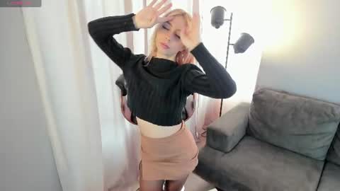 Snapshot of lexirouge__ chatting on July 30, 12:59 pm lexirouge online show from July 30, 12:59 pm