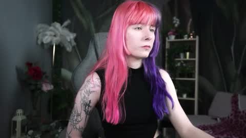 Snapshot of lexiwenford chatting on June 30, 5:08 am Lexi Wenford NO NUDE GODDESS online show from June 30, 5:08 am