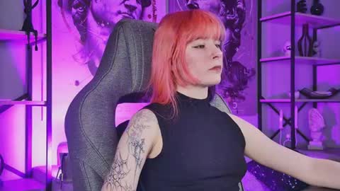 Snapshot of lexiwenford chatting on July 1, 3:19 am Lexi Wenford NO NUDE GODDESS online show from July 1, 3:19 am