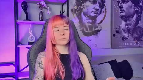 Snapshot of lexiwenford chatting on July 4, 3:56 am Lexi Wenford NO NUDE GODDESS online show from July 4, 3:56 am