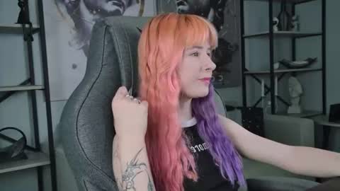 Snapshot of lexiwenford chatting on July 23, 4:10 am Lexi Wenford NO NUDE GODDESS online show from July 23, 4:10 am