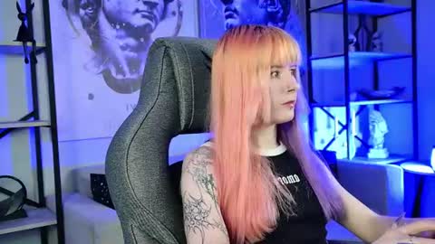 Snapshot of lexiwenford chatting on July 24, 5:05 am Lexi Wenford NO NUDE GODDESS online show from July 24, 5:05 am