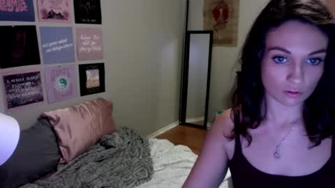 lexwyoex online show from December 15, 1:43 am