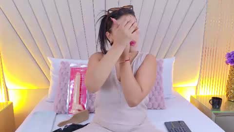 Snapshot of lexxi_gb chatting on July 17, 8:57 pm lexxi_gb online show from July 17, 8:57 pm