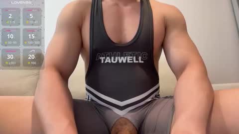 Snapshot of lexxxx442 chatting on December 16, 2:27 am AsianKing online show from December 16, 2:27 am