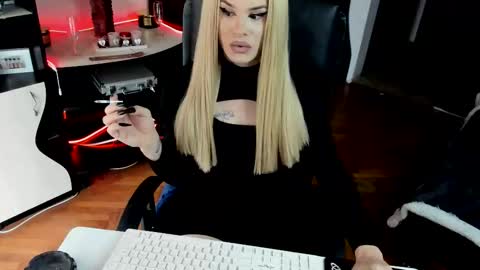 Snapshot of lexxymiss chatting on November 14, 11:31 am eva lexy you may call me Miss online show from November 14, 11:31 am