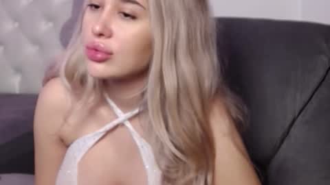 Snapshot of lexxyselena chatting on September 23, 9:29 pm Lexxyselena online show from September 23, 9:29 pm